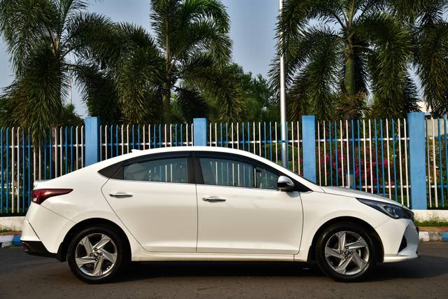 https://images10.gaadi.com/usedcar_image/4541754/original/224fd1a732e55425185d3b158bdb65d6.jpg?imwidth=6401