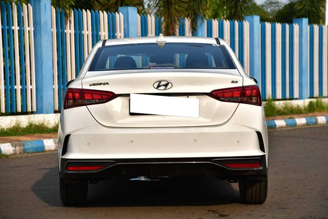 https://images10.gaadi.com/usedcar_image/4541754/original/processed_218f5d2ce928e0a59c6517a2867c3043.jpg?imwidth=6402