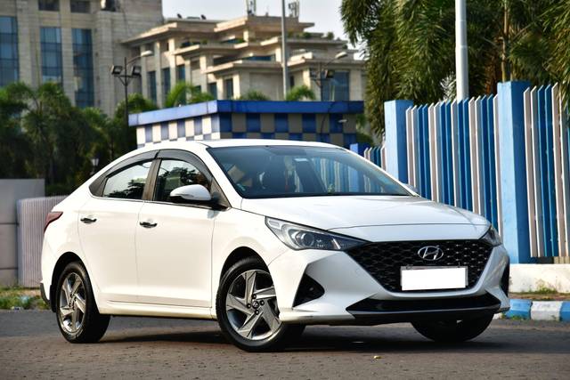https://images10.gaadi.com/usedcar_image/4541754/original/processed_b5aa5033f24896b80bf674699f2fb4c8.jpg?imwidth=6400