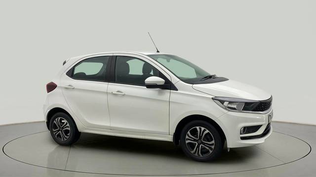 https://images10.gaadi.com/usedcar_image/4541768/original/98d4058ae0c4c8a3f689d9df5fd14ba2.jpg?imwidth=6400