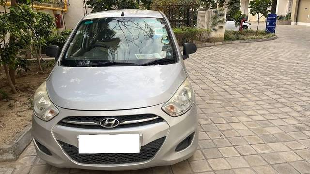 https://images10.gaadi.com/usedcar_image/4541772/original/processed_e23c79ef-99ca-4455-aaec-779081ef3ed3.jpeg?imwidth=6400