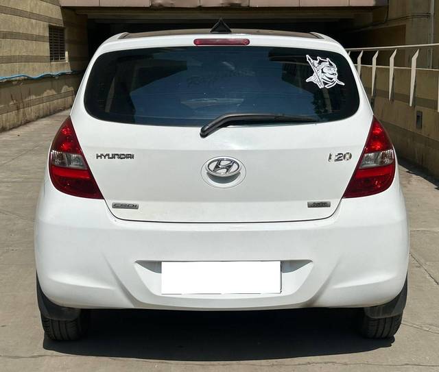 https://images10.gaadi.com/usedcar_image/4541780/original/processed_065fe34d69e6aaf0bb2fb007201e76b3.jpg?imwidth=6401