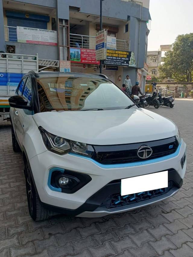 https://images10.gaadi.com/usedcar_image/4541837/original/processed_1fb88f23-f966-4cc8-833c-1ba425dd5b0b.jpg?imwidth=6400