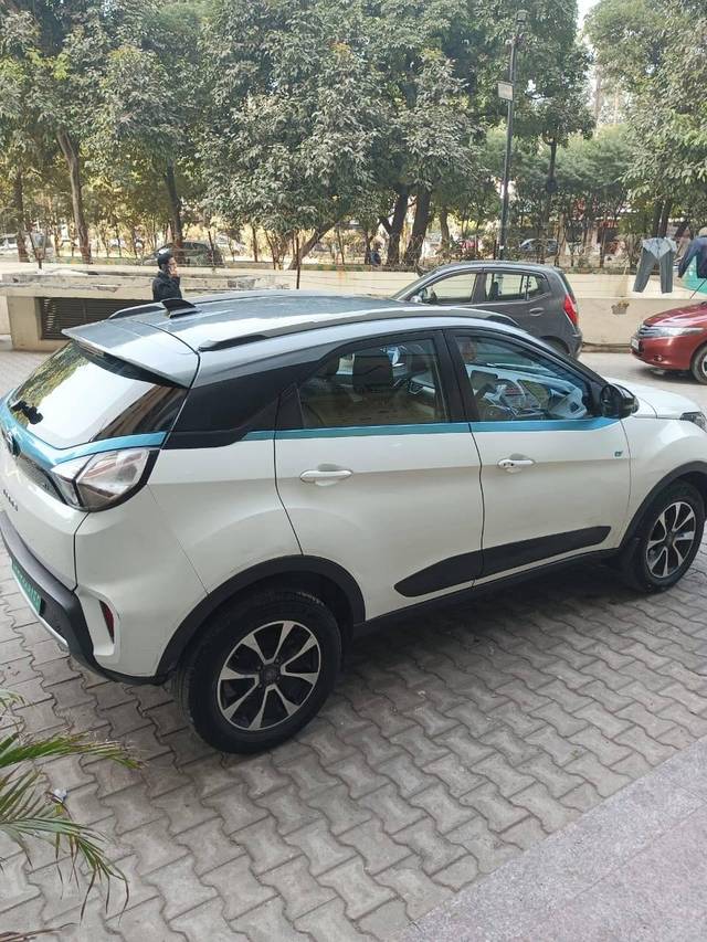 https://images10.gaadi.com/usedcar_image/4541837/original/processed_95b84711-c52d-4068-8947-91f78b65e59e.jpg?imwidth=6401