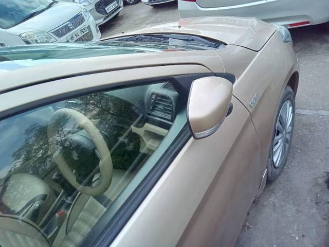 https://images10.gaadi.com/usedcar_image/4541855/original/processed_f8a6496d-d165-4bd1-8efc-cc39244fdb7e.jpg?imwidth=6402