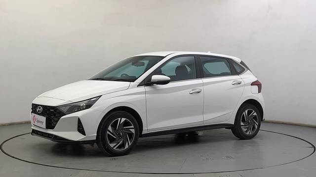 https://images10.gaadi.com/usedcar_image/4541860/original/717af9190b47c54a3ed5bbea58405eb8.JPG?imwidth=6400