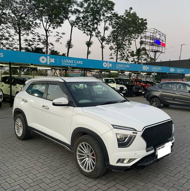 https://images10.gaadi.com/usedcar_image/4541868/original/processed_560d7eb48ffb37da6b3b1bb93843ba96.jpg?imwidth=6400