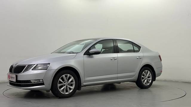 https://images10.gaadi.com/usedcar_image/4541891/original/d2069a4cdc5b460e13336deb4947d57e.JPG?imwidth=6400