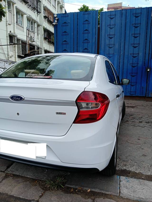 https://images10.gaadi.com/usedcar_image/4541934/original/processed_b851406f688802a44764e77896308f73.jpg?imwidth=6401