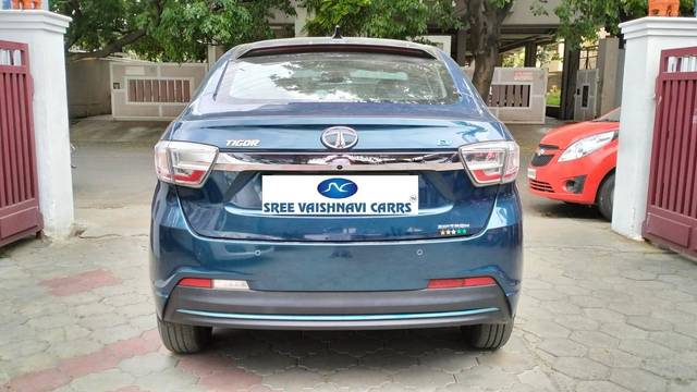 https://images10.gaadi.com/usedcar_image/4541953/original/processed_16f57f6c866a2944aadca6db027b4eb8.jpeg?imwidth=6402
