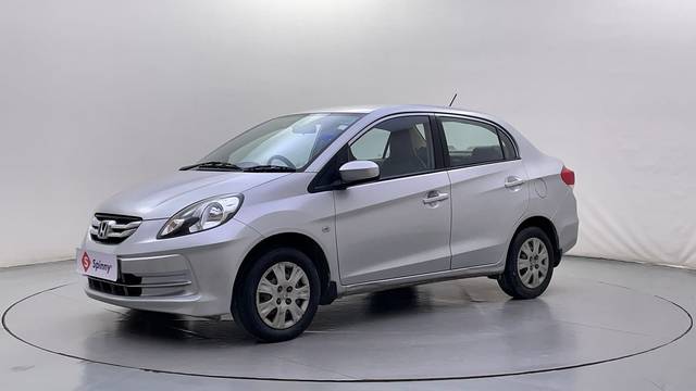 https://images10.gaadi.com/usedcar_image/4541965/original/831f4da7092e137dff898ad0c3d16f9e.JPG?imwidth=6400
