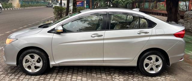 https://images10.gaadi.com/usedcar_image/4541980/original/processed_99c9a6e3-b419-4b3a-ba2c-252ce22d211f.jpg?imwidth=6402