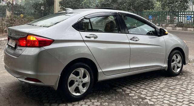 https://images10.gaadi.com/usedcar_image/4541980/original/processed_d74d881d-2b0e-4c85-9ace-34a3a0aa3626.jpg?imwidth=6400
