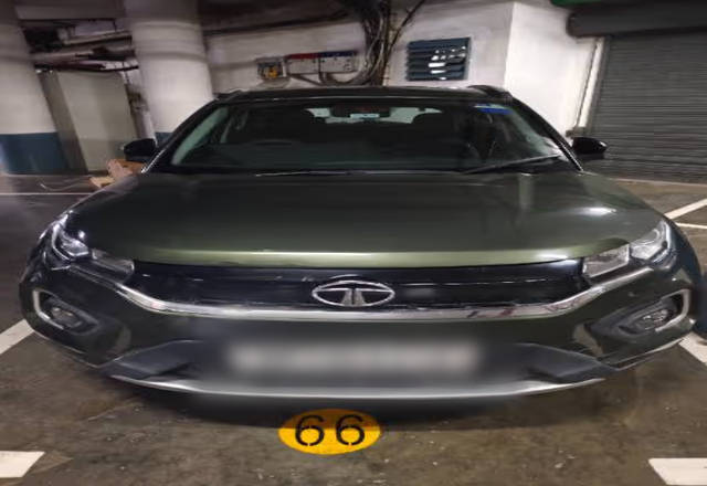 https://images10.gaadi.com/usedcar_image/4541991/original/a83cde2e-52ca-41bc-95f7-a2ccc681fda2.?imwidth=6402