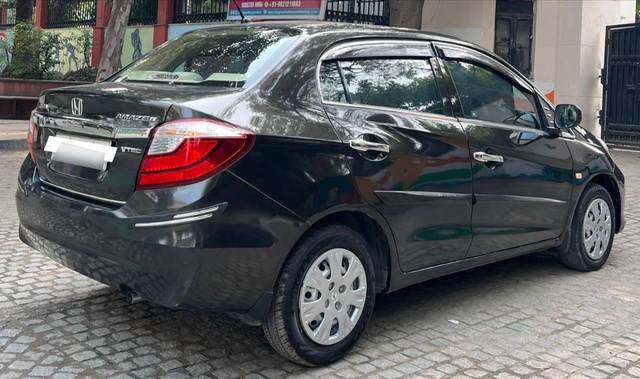 https://images10.gaadi.com/usedcar_image/4541998/original/processed_261daa60-52a1-42aa-9359-97e85bea956a.jpg?imwidth=6401