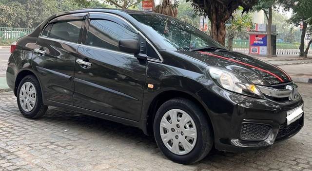 https://images10.gaadi.com/usedcar_image/4541998/original/processed_c8f46797-02e4-48b1-9877-0bed8b9117ec.jpg?imwidth=6400