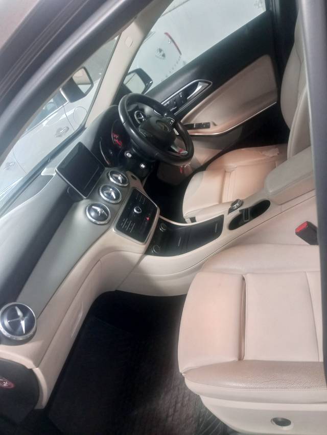 https://images10.gaadi.com/usedcar_image/4541999/original/9c24b82b4a92fcf85bda957f87533b9f.jpg?imwidth=6402