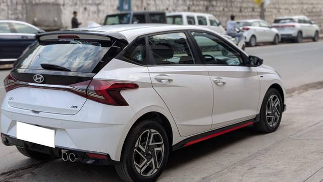 https://images10.gaadi.com/usedcar_image/4542026/original/processed_3558065f837b366fad2325b37b2a6cf9.jpg?imwidth=6401