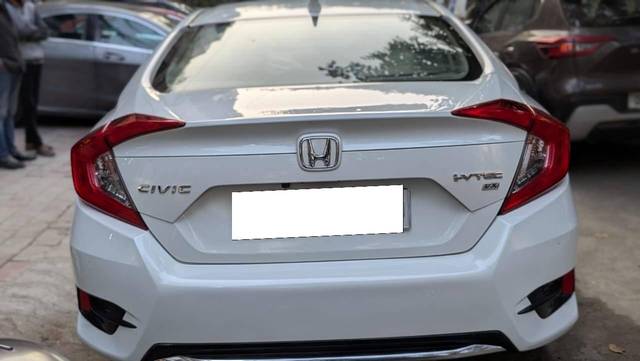 https://images10.gaadi.com/usedcar_image/4542048/original/processed_ffd054b42b8a7aa13ae9c82818be3c3c.jpg?imwidth=6401