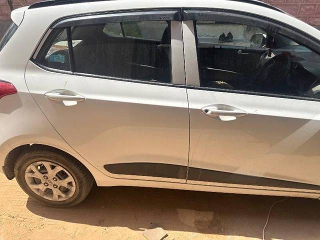 https://images10.gaadi.com/usedcar_image/4542072/original/processed_2822526b-13aa-43fa-9fa8-389933dbe0c6.jpeg?imwidth=6402