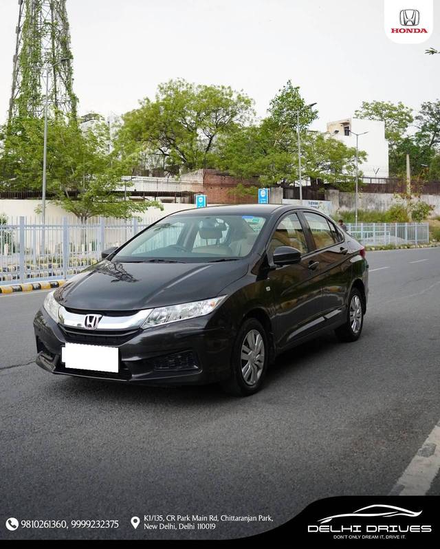 https://images10.gaadi.com/usedcar_image/4542116/original/processed_6d7ec75d45183953fe81984c366d459e.jpeg?imwidth=6402