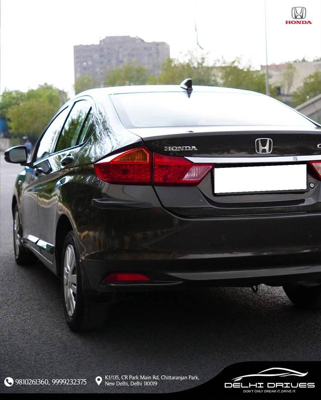https://images10.gaadi.com/usedcar_image/4542116/original/processed_bea852e2c780000f04cee3ee1c696620.jpeg?imwidth=6401