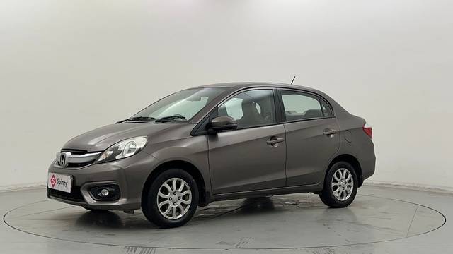 https://images10.gaadi.com/usedcar_image/4542118/original/188abcc4a74fc04b16ea91326a1ad2a7.JPG?imwidth=6400