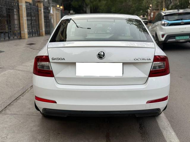 https://images10.gaadi.com/usedcar_image/4542119/original/processed_27c3407f05ded3f8460a9f9fe73db4b4.jpg?imwidth=6401
