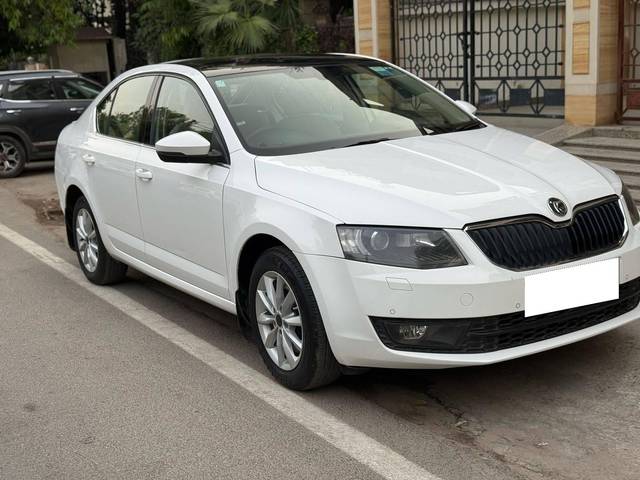 https://images10.gaadi.com/usedcar_image/4542119/original/processed_4746f9a3f27746f0bb260f1e24bf1222.jpg?imwidth=6400