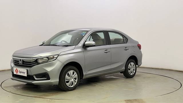 https://images10.gaadi.com/usedcar_image/4542180/original/cf084749086115840c857e4c73387178.JPG?imwidth=6400