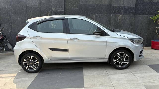 https://images10.gaadi.com/usedcar_image/4542265/original/processed_0e711b03ac1e71f257ccb36629d517e2.jpg?imwidth=6401