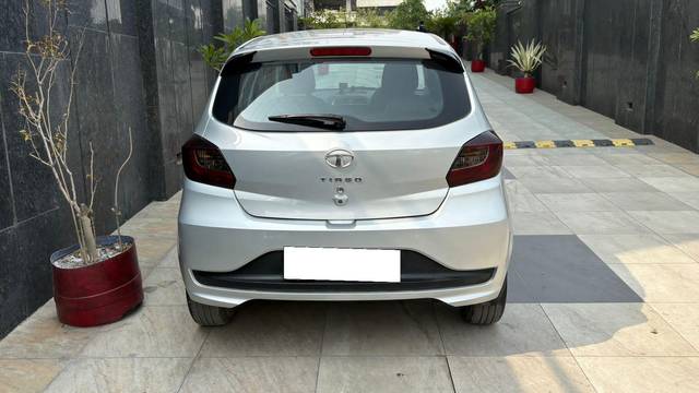 https://images10.gaadi.com/usedcar_image/4542265/original/processed_4a0e86053847f0104920260a8980662d.jpg?imwidth=6402