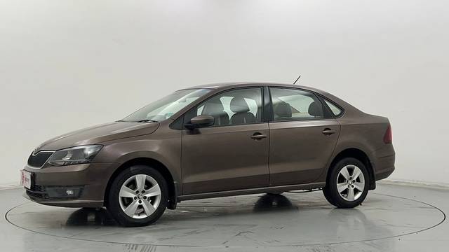 https://images10.gaadi.com/usedcar_image/4542273/original/0e0393ca162f1ab2be11bb0e2c269f5b.JPG?imwidth=6400