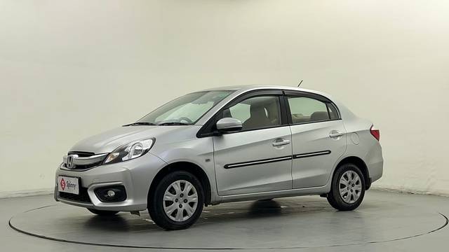 https://images10.gaadi.com/usedcar_image/4542279/original/601f936073b51132f60577d503b0ce6e.JPG?imwidth=6400
