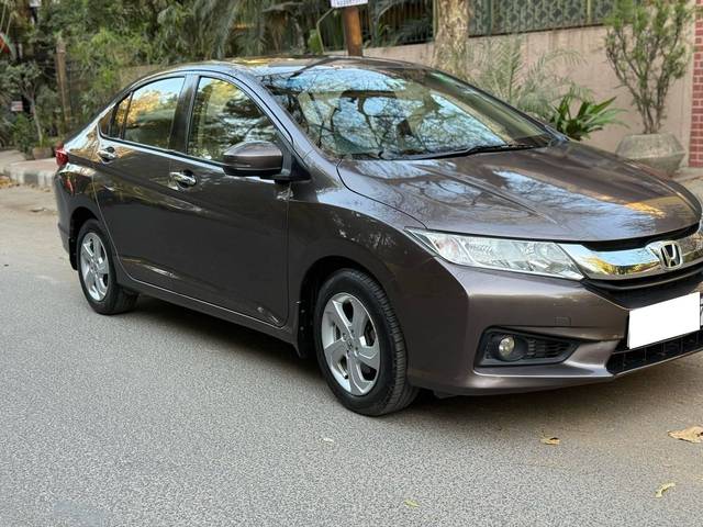 https://images10.gaadi.com/usedcar_image/4542292/original/processed_57094bf9cabb5aa1b1131bb66d8fe0f1.jpg?imwidth=6400