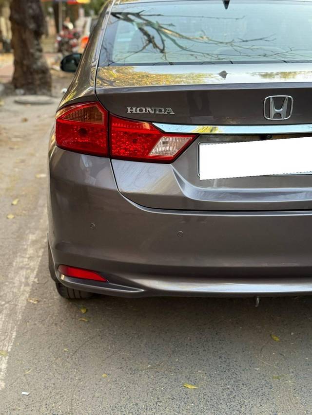 https://images10.gaadi.com/usedcar_image/4542292/original/processed_5a7e3f8df43e80bd93c3199c075a7444.jpg?imwidth=6402