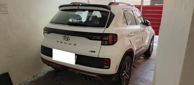 https://images10.gaadi.com/usedcar_image/4542294/original/processed_ac486332-e14c-4dba-b550-a158edf25671.jpg?imwidth=6402