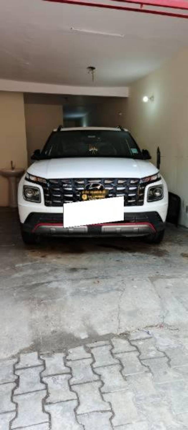 https://images10.gaadi.com/usedcar_image/4542294/original/processed_e35aa99b-0b0d-4c26-8913-5f5504140c42.jpg?imwidth=6400