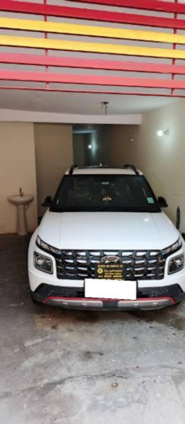 https://images10.gaadi.com/usedcar_image/4542294/original/processed_eea621a3-6b8b-435e-8797-578f29d2e9f1.jpg?imwidth=6401