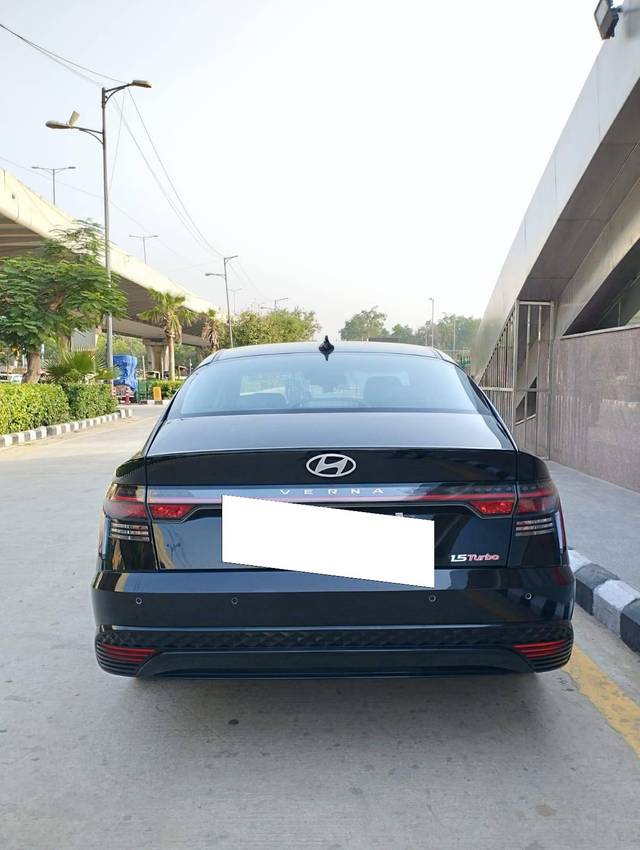 https://images10.gaadi.com/usedcar_image/4542380/original/processed_d22bbe8419b74c8981831795053baaa2.jpg?imwidth=6402