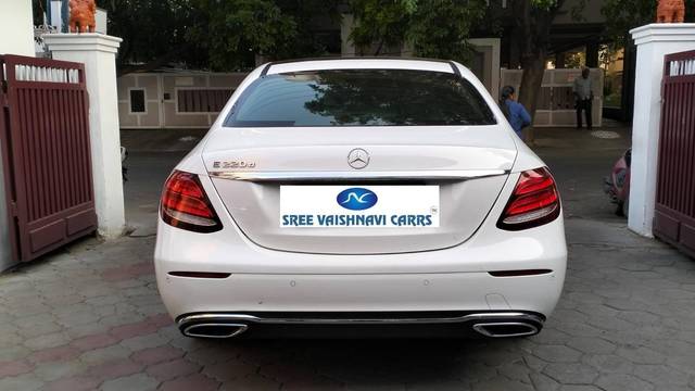 https://images10.gaadi.com/usedcar_image/4542384/original/processed_7f429fef20dc2609cfbf59ebddc60853.jpg?imwidth=6402