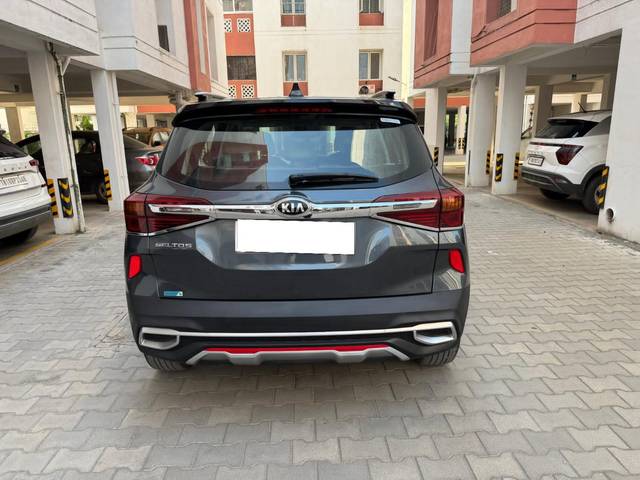 https://images10.gaadi.com/usedcar_image/4542386/original/processed_305e86c71d557765041a5ff2f8f937f7.jpg?imwidth=6402