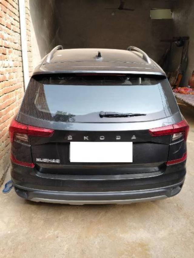 https://images10.gaadi.com/usedcar_image/4542420/original/processed_923e10e6-a30b-44bb-bbe2-8b76940f13ec.jpg?imwidth=6402