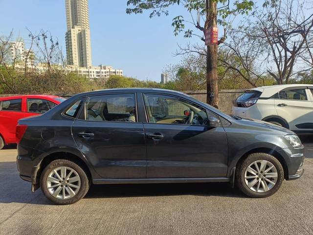https://images10.gaadi.com/usedcar_image/4542436/original/processed_ecf220ae0533f709e121a444e7db38b8.jpg?imwidth=6401
