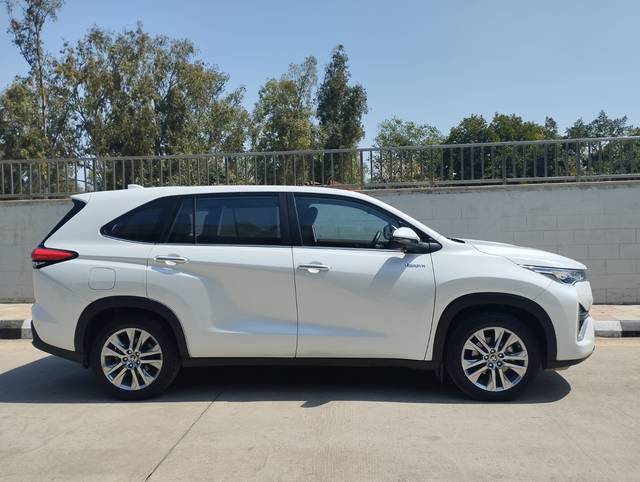 https://images10.gaadi.com/usedcar_image/4542440/original/84df9f439ffc4368c11d5cd0ca0384aa.jpg?imwidth=6401