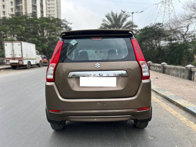 https://images10.gaadi.com/usedcar_image/4542449/original/processed_28ac0a0eef96ff64ff90b2e38e96b0d2.jpg?imwidth=6402
