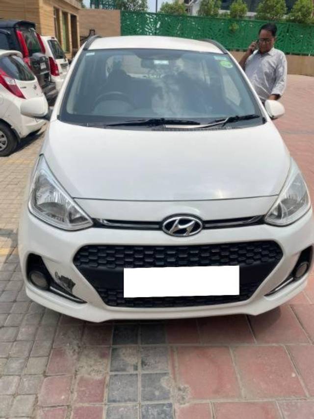 https://images10.gaadi.com/usedcar_image/4542455/original/processed_48507815-e1e3-44c2-a09f-424a323ec541.jpeg?imwidth=6401