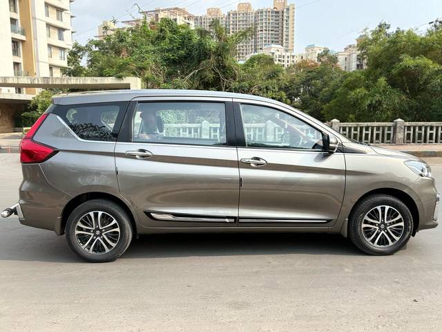 https://images10.gaadi.com/usedcar_image/4542464/original/bc0a4c11e4cb273f25434c5884279aad.jpg?imwidth=6401