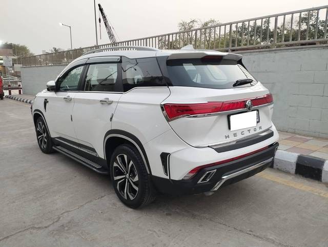 https://images10.gaadi.com/usedcar_image/4542472/original/processed_be77350fa6123ad63aeafa46974b1c8c.jpg?imwidth=6401