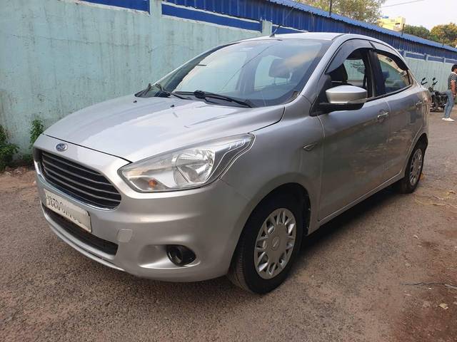 https://images10.gaadi.com/usedcar_image/4542474/original/processed_d4b133bf6314f943029f6cce92c27f28.jpg?imwidth=6402